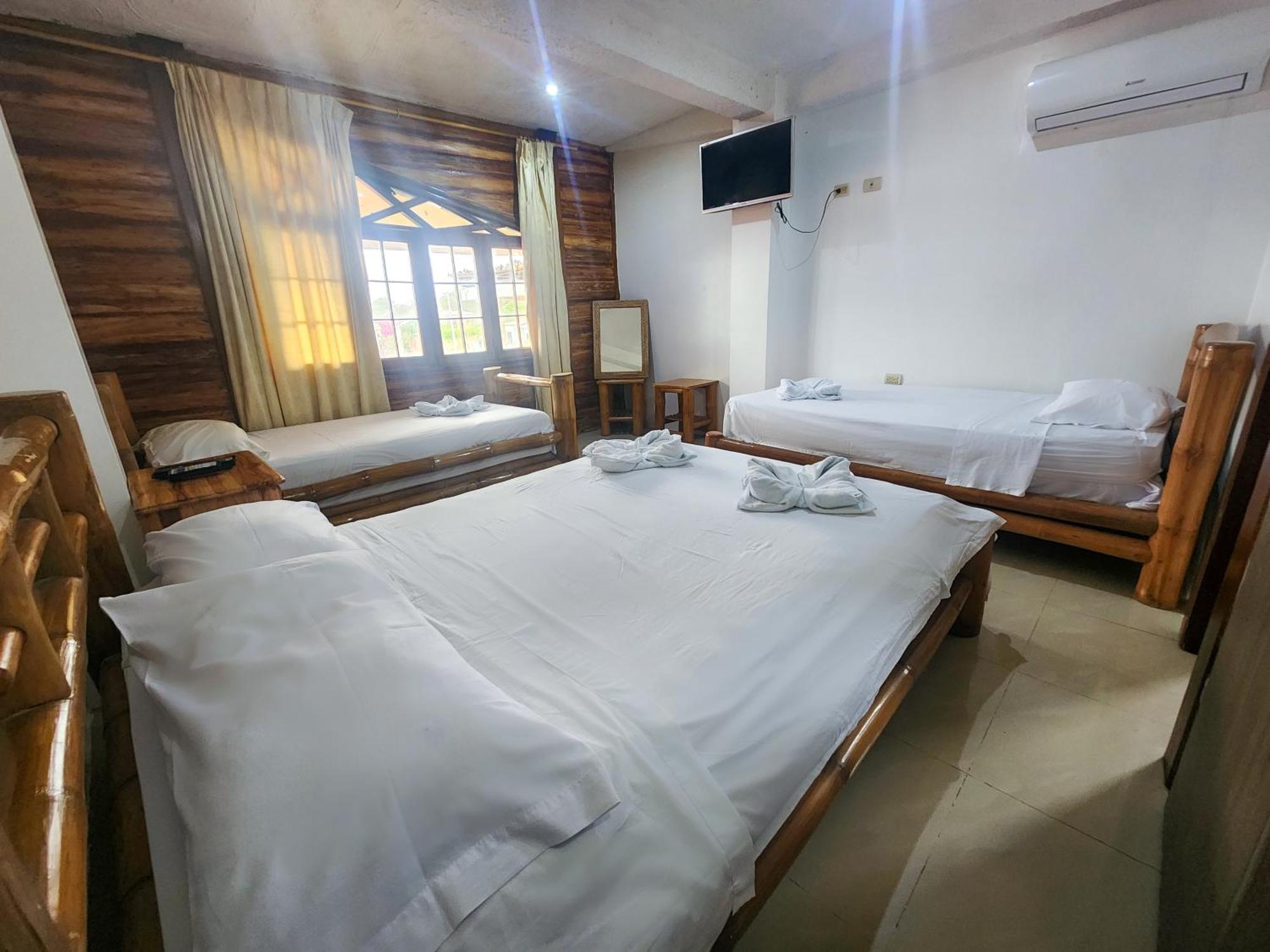 Hostal Poseidon Puerto Cayo Buitenkant foto