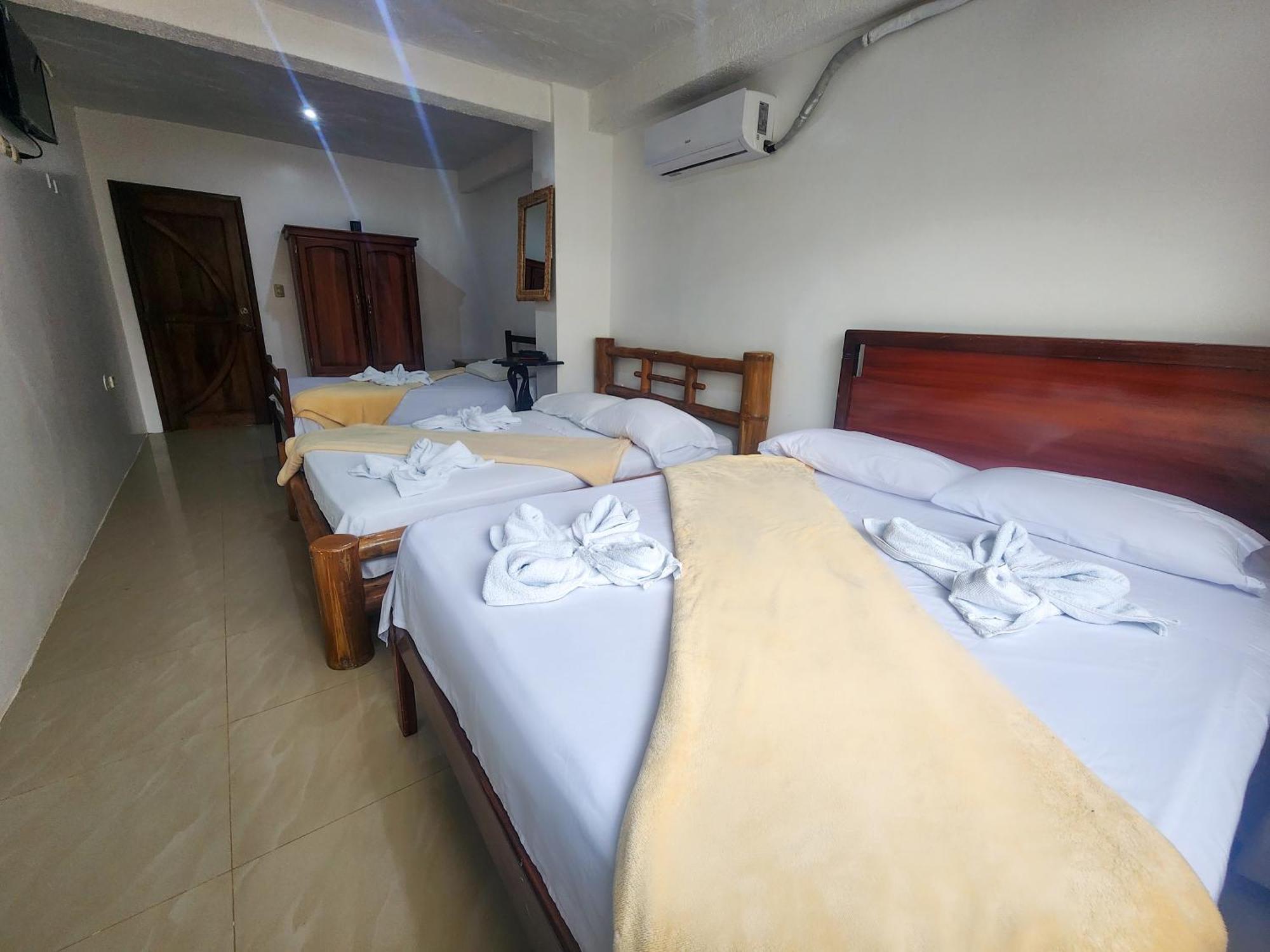 Hostal Poseidon Puerto Cayo Buitenkant foto