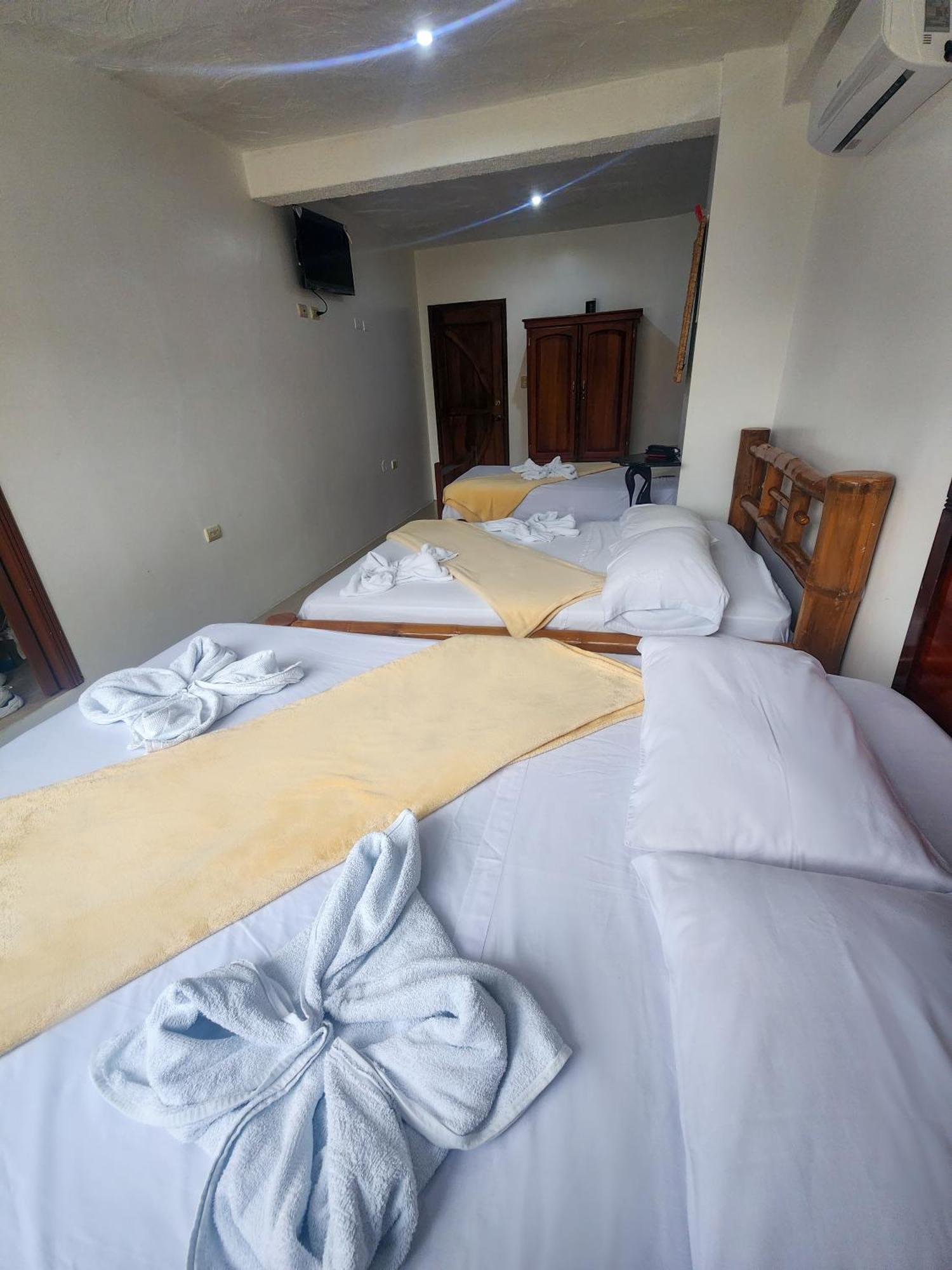 Hostal Poseidon Puerto Cayo Buitenkant foto