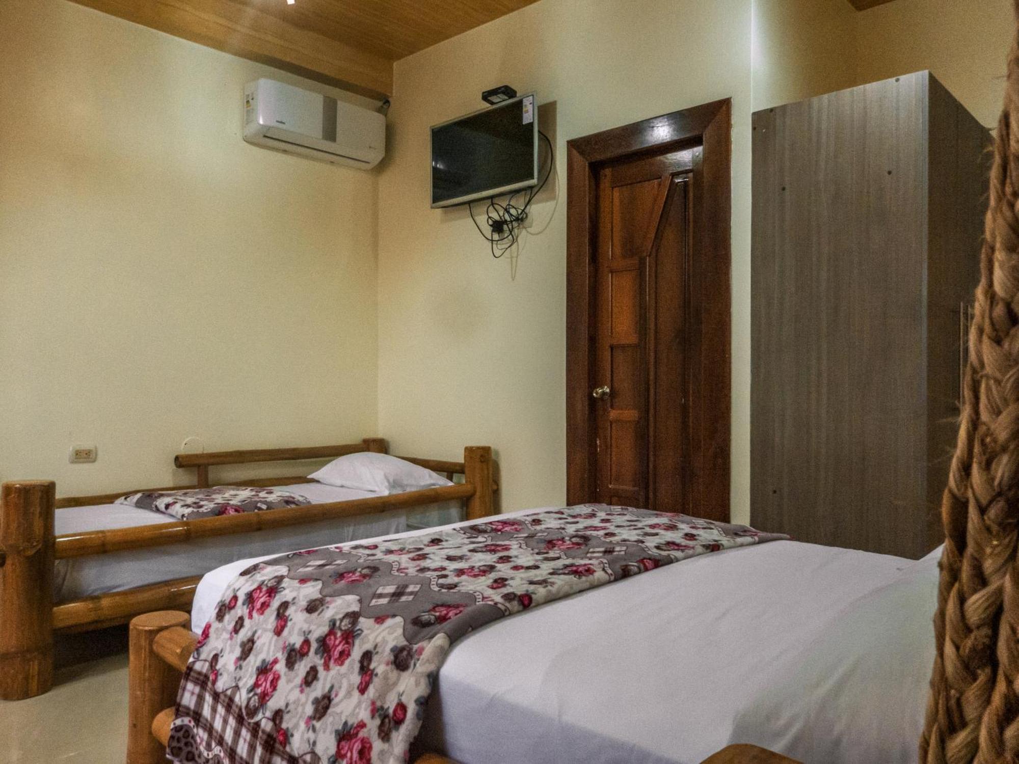 Hostal Poseidon Puerto Cayo Buitenkant foto