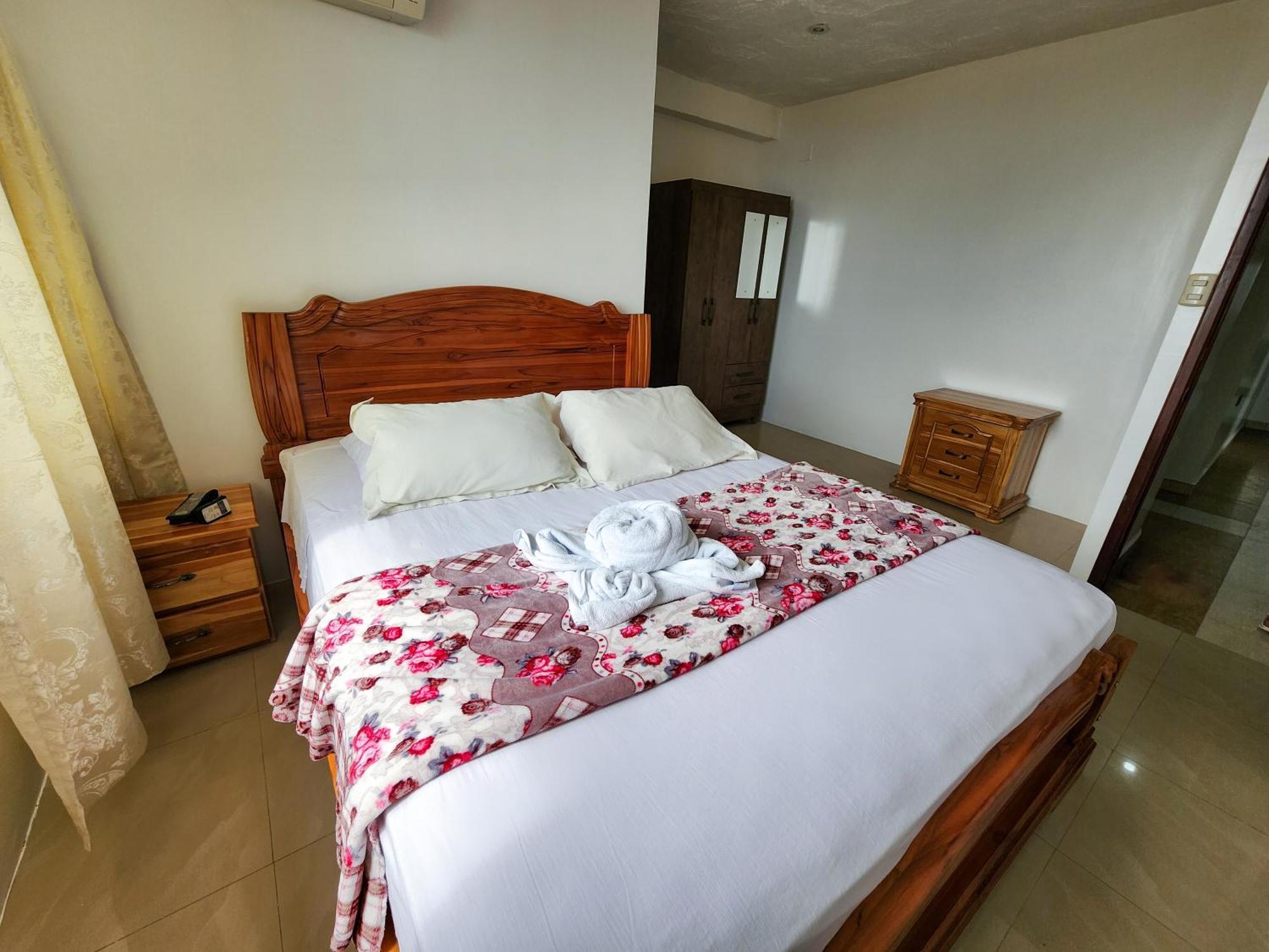 Hostal Poseidon Puerto Cayo Buitenkant foto